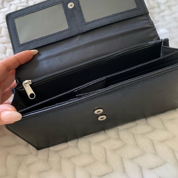 ✅SOLD✅ Reaction kenneth cole black wallet - Picture 5 of 7